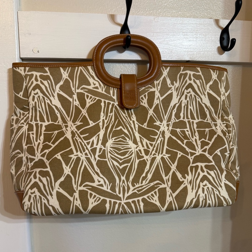 Brand New Never Used Liz Claiborne Tan and Cream Tote Bag - Picture 4 of 8